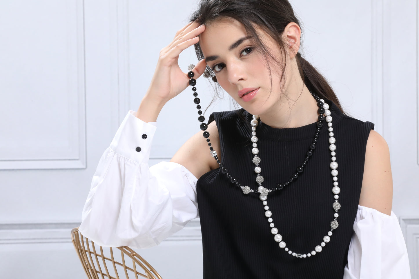 LONG PEARL NECKLACE(BLACK) image 1