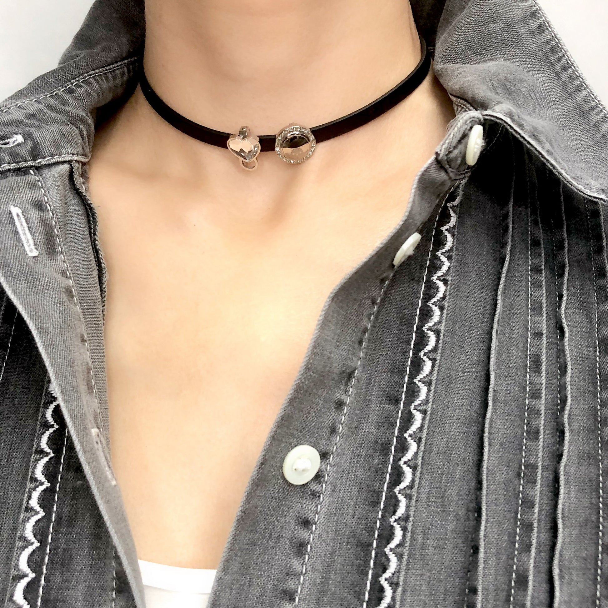 LEATHER CHOKER (SILVER) image 1