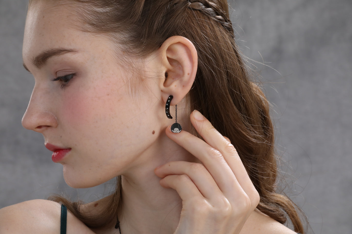 THE SMILE EARRINGS(BLACK) image 1