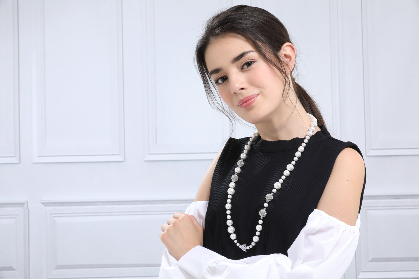 LONG PEARL NECKLACE(WHITE) image 1